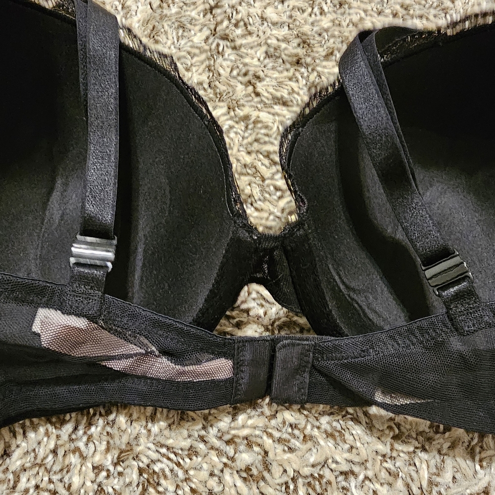 Victoria Secret - Picture 3 of 4